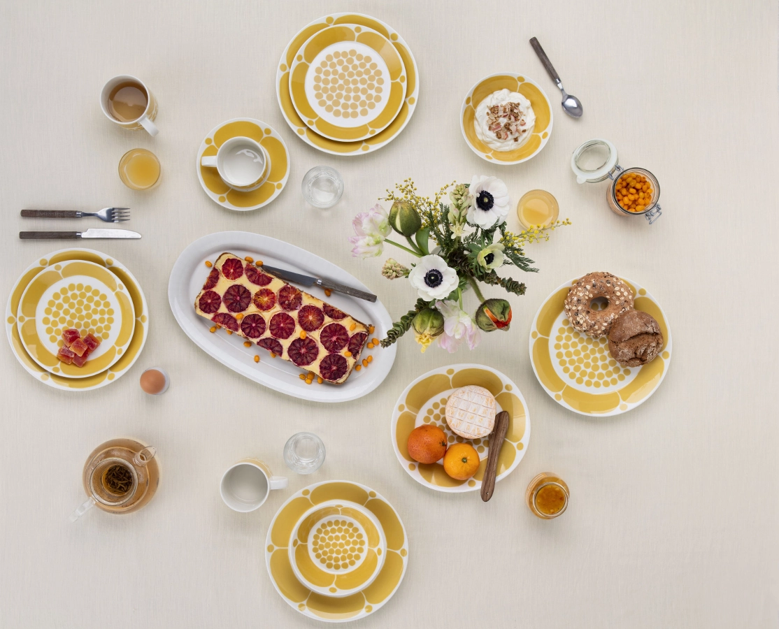 Sunnuntai porslin i gult från Arabia.