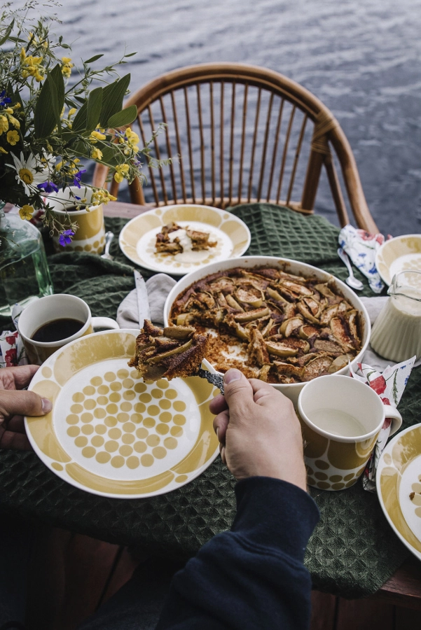 Sunnuntai porslin i gult från Arabia.