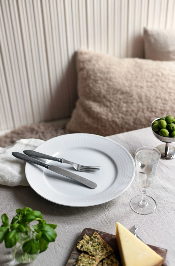 Swedish Grace Snö flat tallrik 27 diameter cm från Rörstrand.