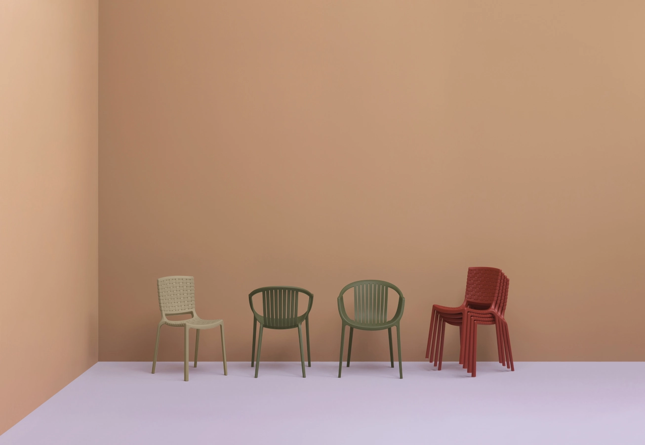 Tatami stolar och karmstolar från Pedrali.