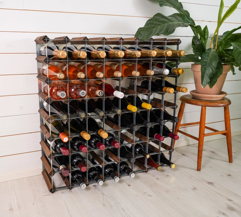 Vinställ i mörk ek med plats för 72 flaskor från Traditional Wine Rack.