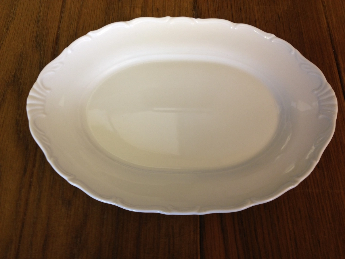 Verona oval tallrik och fat 28x20 cm med klassisk och tidlös design från G. Benedikt.