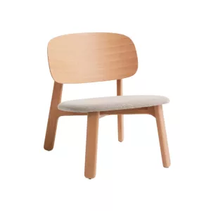 Verona fåtölj i ljus bok med grå brunt tyg från Lotus Furniture.