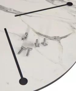 Bordsskiva av kompaktlaminat från Global i vit marmor och närbild på infästning.
