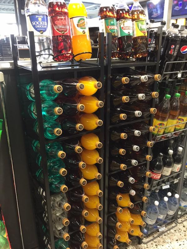 Dryckes display petflaskor