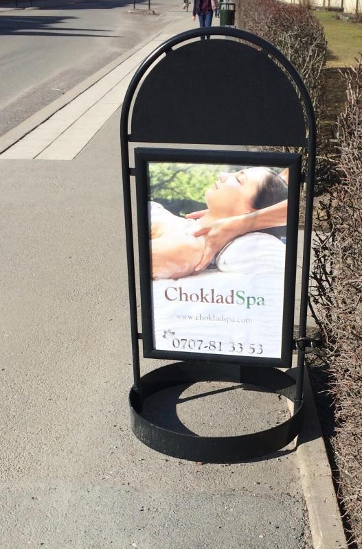 Gatupratare city sign 50x70 svart