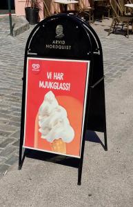 Gatupratare 50x70 svart sign