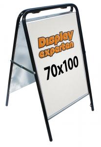 Gatupratare  70x100 Sign svart rak ram