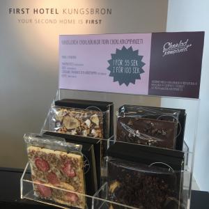 Plexiställ i 2 våningar