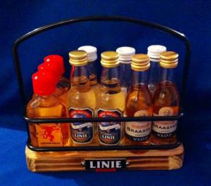 Snapsbricka i trä och metall