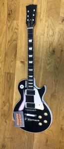 Utskuren gitarr i 5 mm forex material
