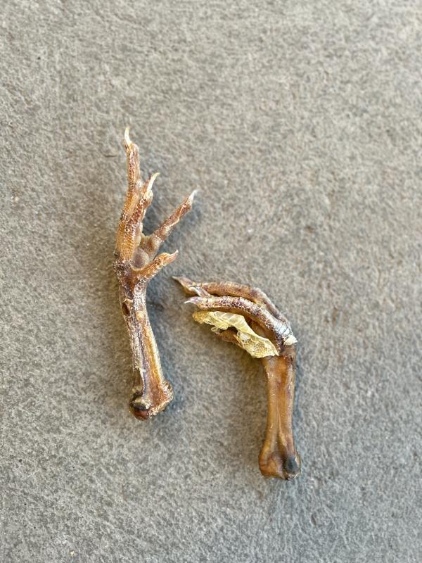 Torkade Svenska Kycklingfötter med skin 1 styck