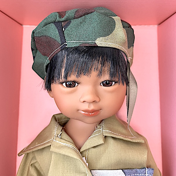 Docka dockpojke Marco svart hår khaki