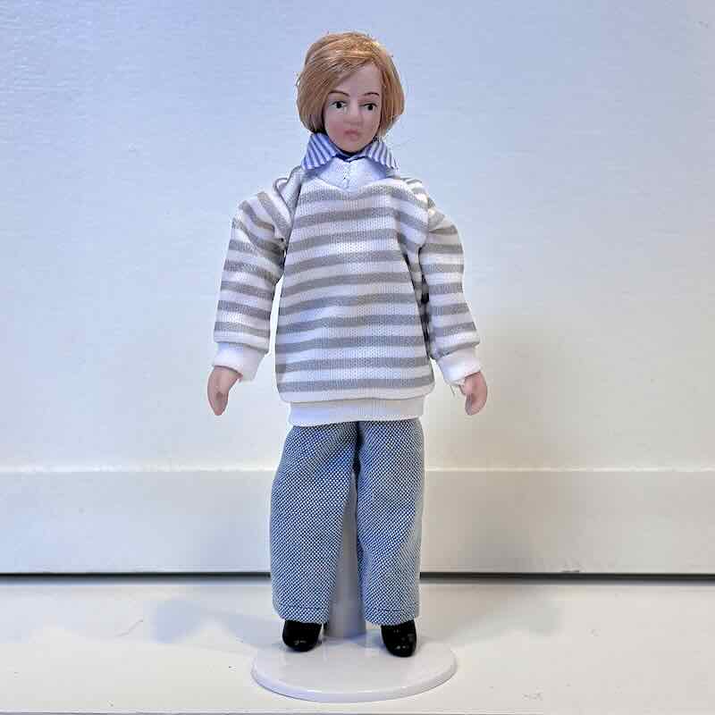 Pappa man kille blond i jeans o tröja