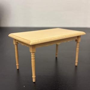 Köksbord ljust trä lackerat