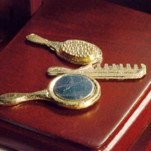 Set med spegel, kam och borste (spegel 2,4 cm)