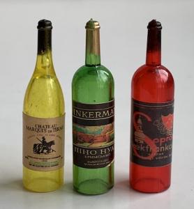 3 st vinflaskor i Barbie-storlek (b)