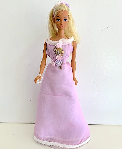 Barbie klänning blomslinga