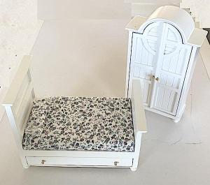 Säng o garderob vit barnrum