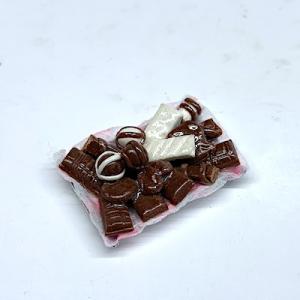 Godis chocolate on plate D