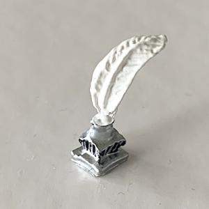 Fjäderpenna i bläckhorn gåspenna