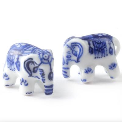 2 st elefanter i porslin miniatyrer prydnadssaker