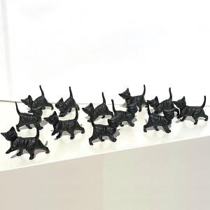 12 st svarta leksakskatter kattungar