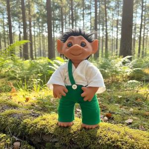 Stort DAM troll i originalkläder, märkt By DAM Things Denmark, vintage