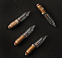 4 st glödlampor candle bulbs