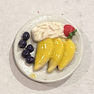 Dessert på fat frukt bär grädde