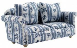 Soffa med blått mönster på vit botten