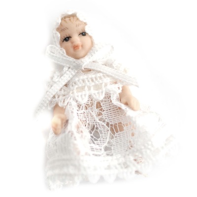 Baby i vita spetskläder 5 cm