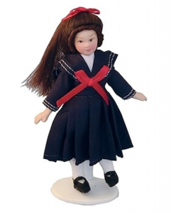 Barn flicka i sjömansklänning