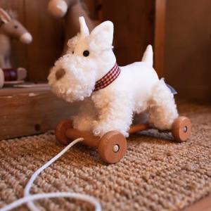 Dragleksak Lola hund