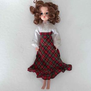 Klänning vit o skotskrutig