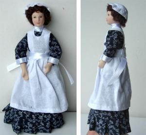 KÖKSA HUSA kokerska butiksbiträde porslindocka