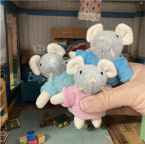 3 babymöss TRILLINGAR Mouse Mansion