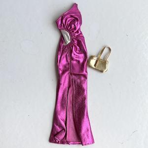 Långklänning i rosa skimmer, hög slits, passar Barbie model muse