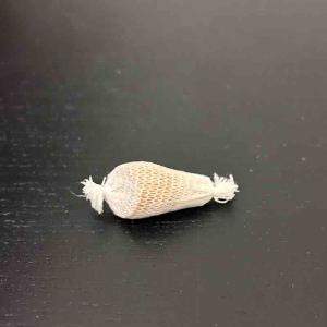 Köttbit skinka i nät att hänga