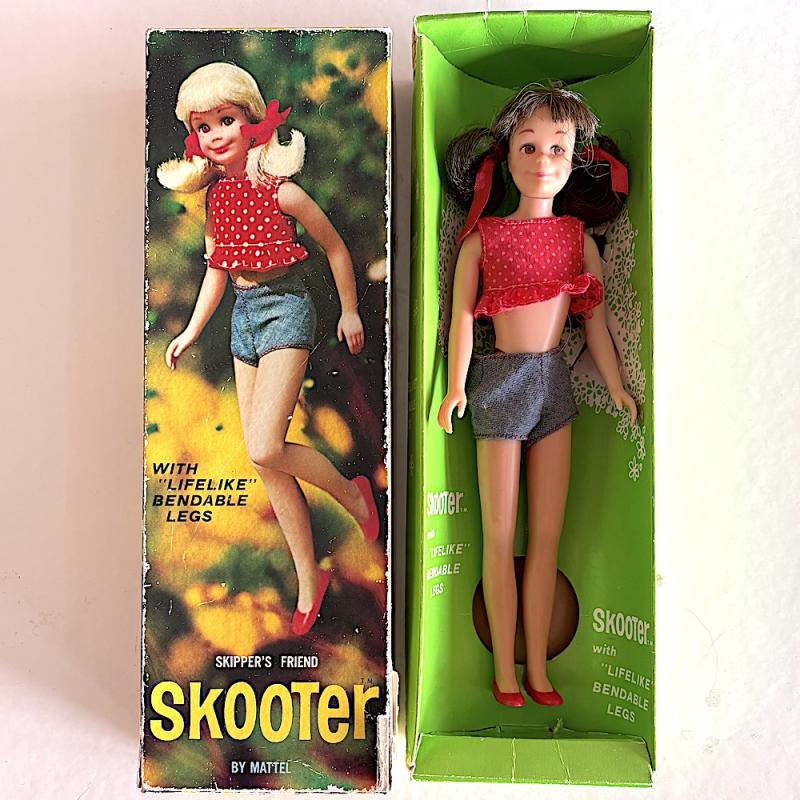 #1120 Skooter brunett (BL) Bend Legs  (1966-67) + original box