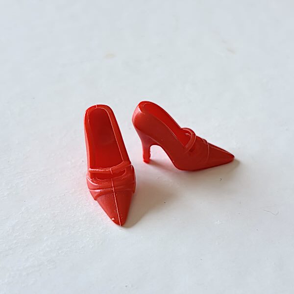 Skor heels röda
