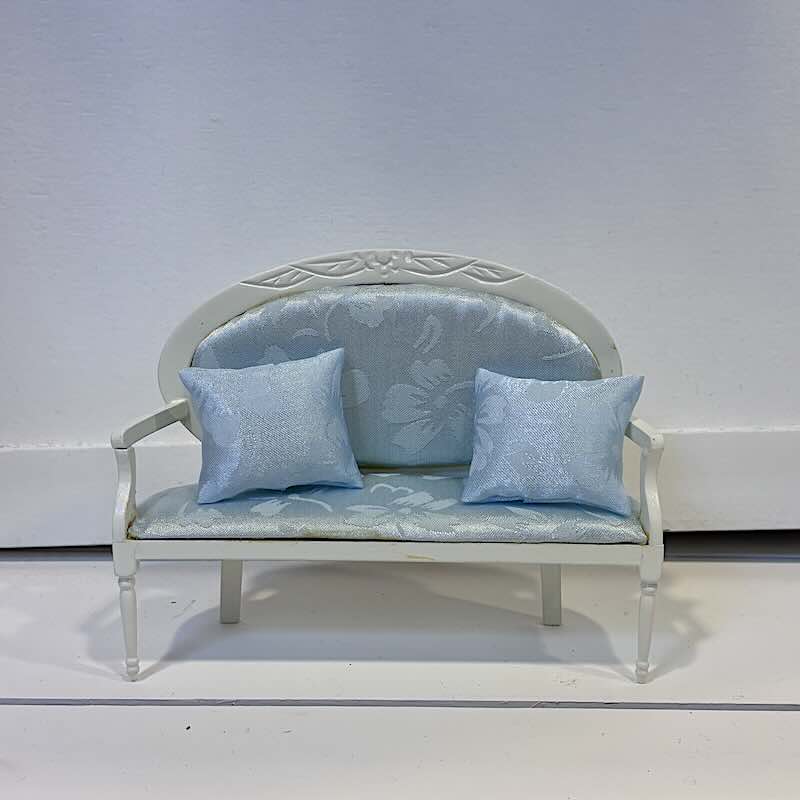 Soffa creme m ljusblå textil