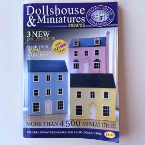 Streets Ahead Dollhouse sortimentskatalog 24/25