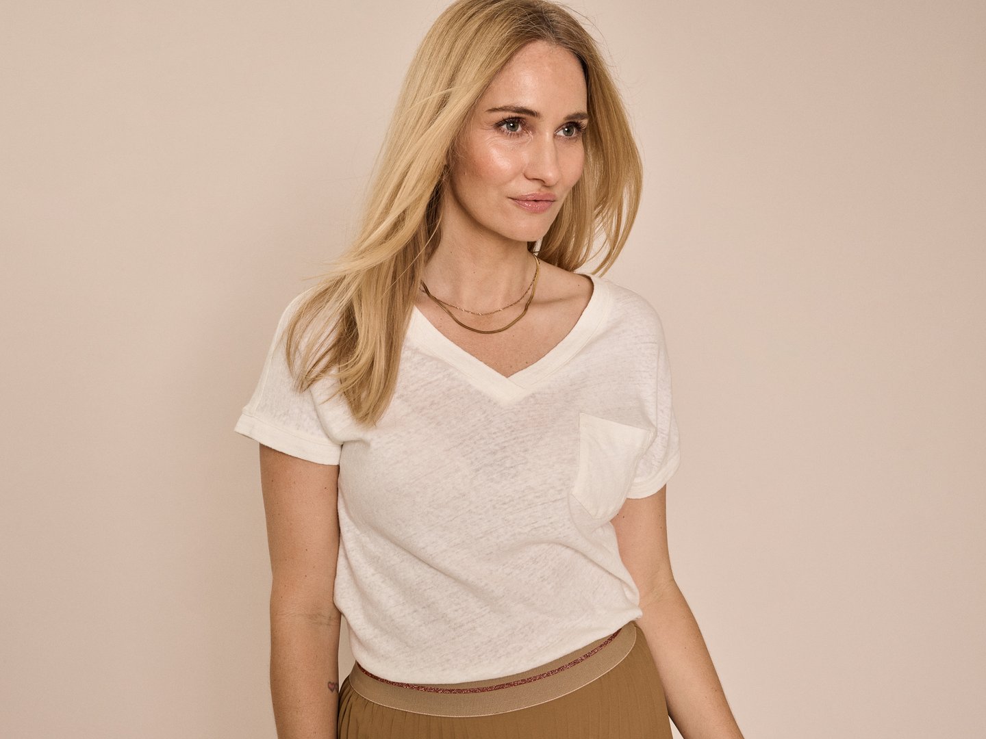 Maya v-neck Tee