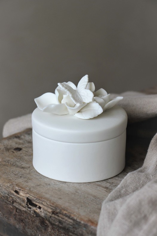 Madame Butterfly Box 10x10cm matt vit