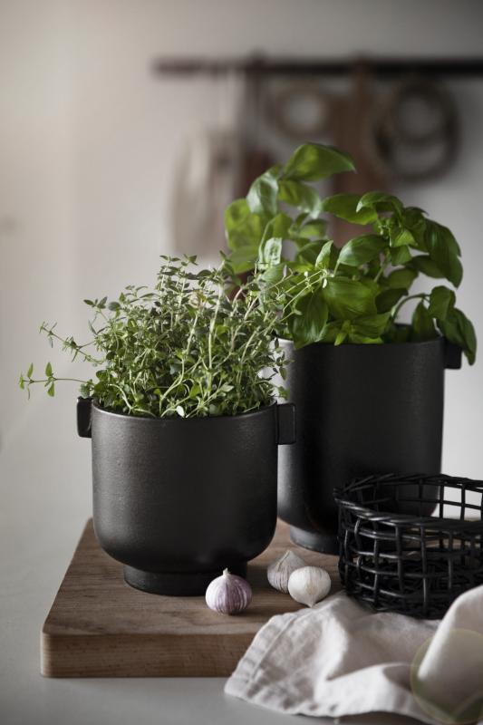 ERNST - Kruka m. öra - svart  14x14 cm