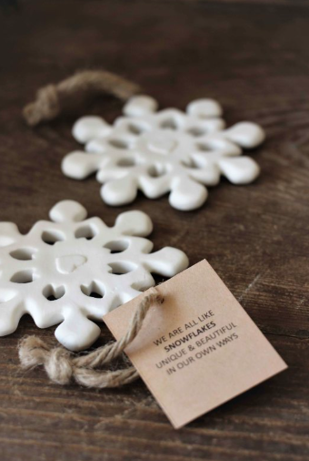 Hanging snowflake - vit 8x8 cm