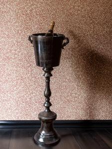 Vinkylare på fot bränd mässing