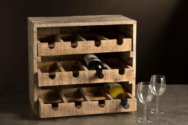 Vinställ i antikt trä