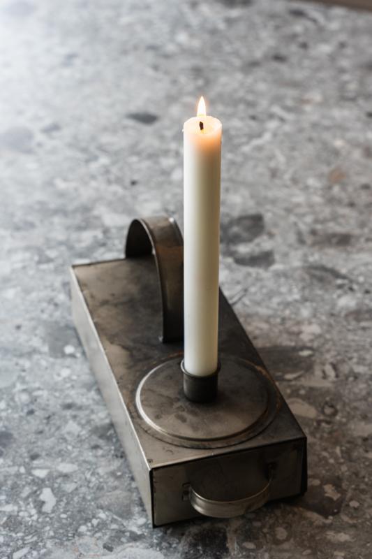 Ljusstake i plåt med utdragbar låda